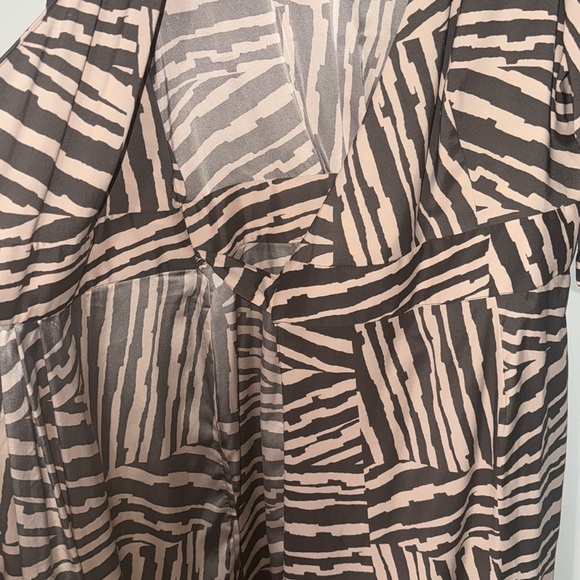 Banana Republic Stretch Animal Print Wrap Dress Size 8 - Picture 5 of 6